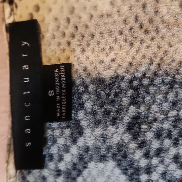 💥2/$20💥 Sanctuary Snakeskin Wrap Blouse - Picture 9 of 10